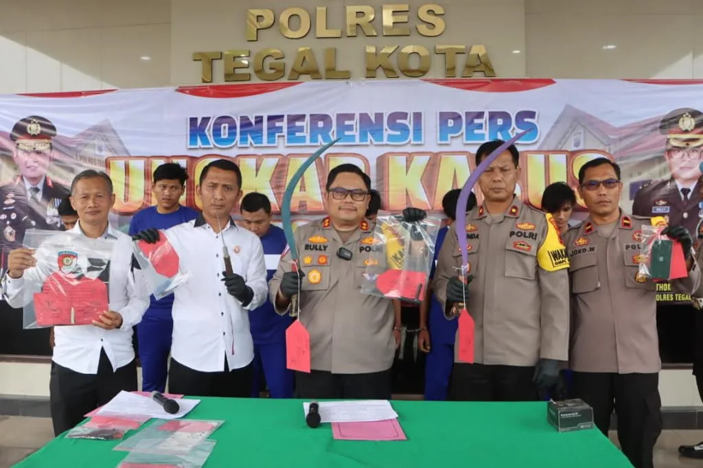 Kedapatan Membawa Sajam dan Hendak Tawuran, 3 Pemuda di Amankan Polisi