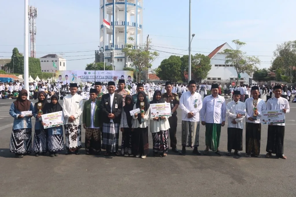 Pj Wali Kota Tegal Ajak Masyarakat Teladani Peran Santri Dalam Membangun Negeri