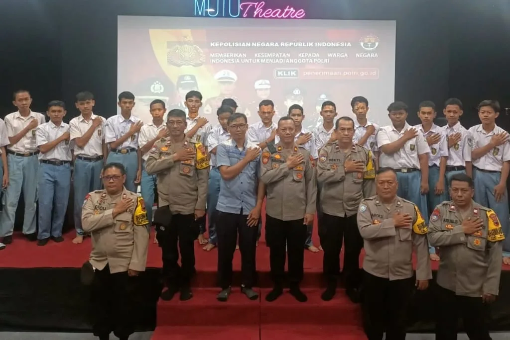 Sasar Pelajar, Kapolsek Tegal Timur Sosialisasikan Penerimaan Anggota Polri