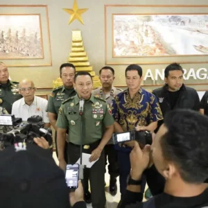 Turnamen Triathlon Internasional Warnai Peringatan HUT TNI ke-79 di Surabaya