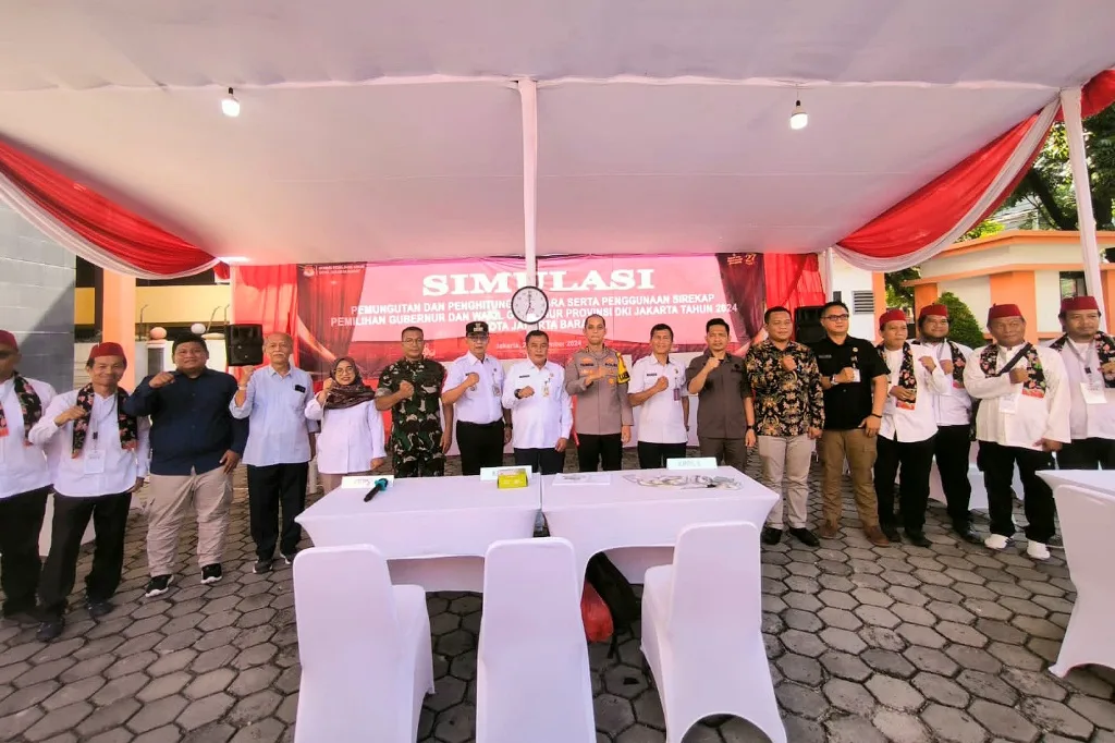 KPU, Bawaslu, Polri, PPK hingga PPS Gelar Simulasi Pilkada 2024 di GOR Tanjung Duren Jakbar