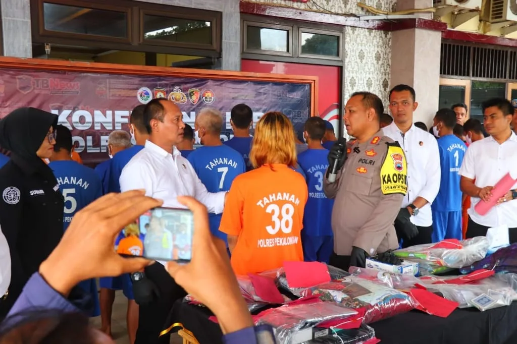 Tawarkan Wanita Melalui Medsos, Seorang Mucikari di Kajen ditangkap Polres Pekalongan