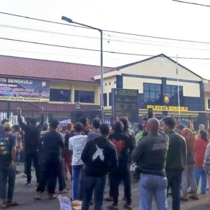 Ulah KPK, Loyalis Rohidin Mersyah Kepung Polresta Bengkulu