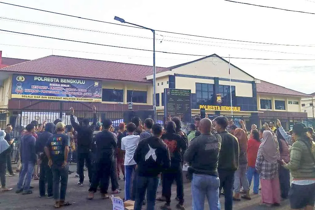 Ulah KPK, Loyalis Rohidin Mersyah Kepung Polresta Bengkulu