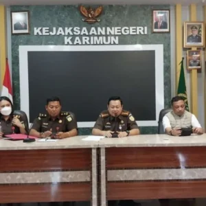 Kasus Dugaan Korupsi DLH, Kejari Karimun Tahan Kadis dan Mantan Kadis Kasus Dugaan Korupsi DLH, Kejari Karimun Tahan Kadis dan Mantan Kadis