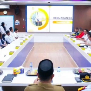 Kepala Disnakertrans Provinsi Bengkulu Hadiri HSSE Forum dan Penandatanganan Berita Acara Komitmen Penerapan K3L Kepala Disnakertrans Provinsi Bengkulu Hadiri HSSE Forum dan Penandatanganan Berita Acara Komitmen Penerapan K3L