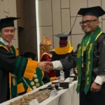 Ketua SMSI Jadi Mahasiswa Terpopuler di Wisuda STIESNU Bengkulu