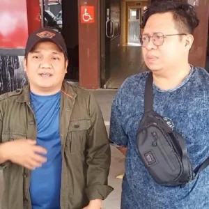 Oknum LSM Sebar Fitnah, Pengacara dan Wartawan di Bengkulu Lapor ke Polda Oknum LSM Sebar Fitnah, Pengacara dan Wartawan di Bengkulu Lapor ke Polda
