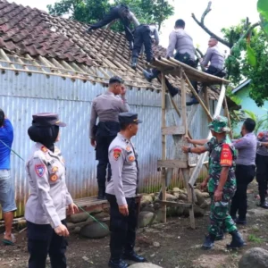 Hidup Sebatang Kara, Lansia Di Kajen Dapat Bantuan Bedah Rumah Hidup Sebatang Kara, Lansia Di Kajen Dapat Bantuan Beda Rumah