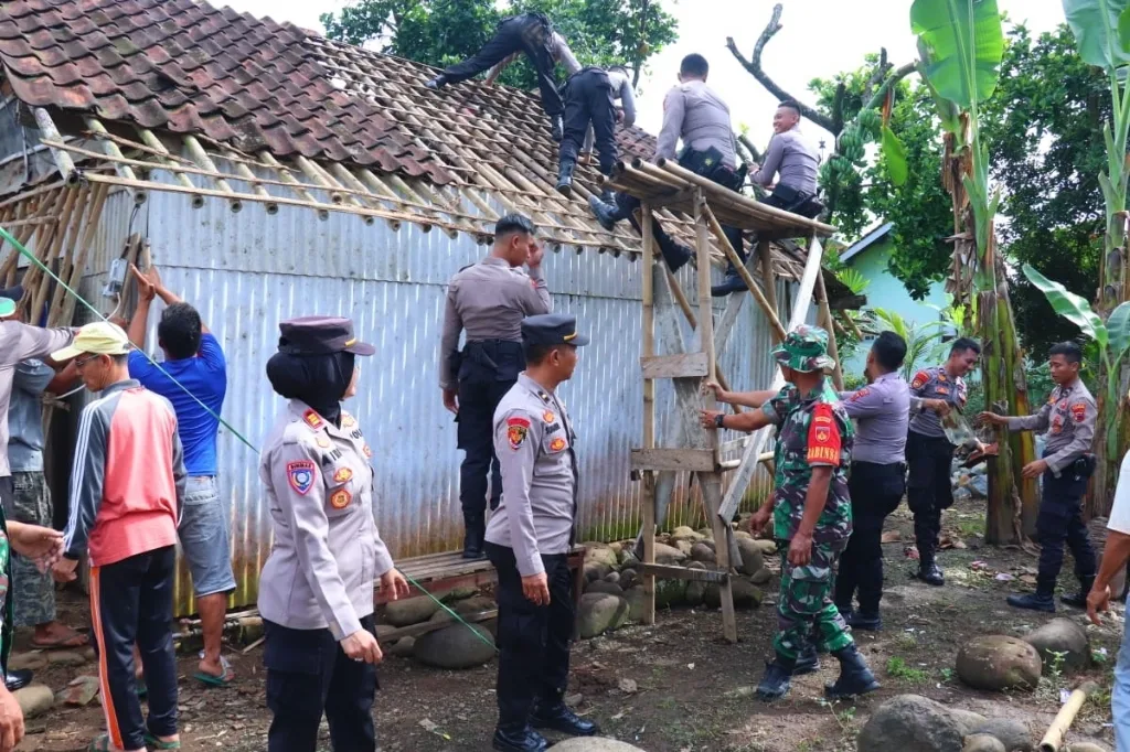 Hidup Sebatang Kara, Lansia Di Kajen Dapat Bantuan Beda Rumah