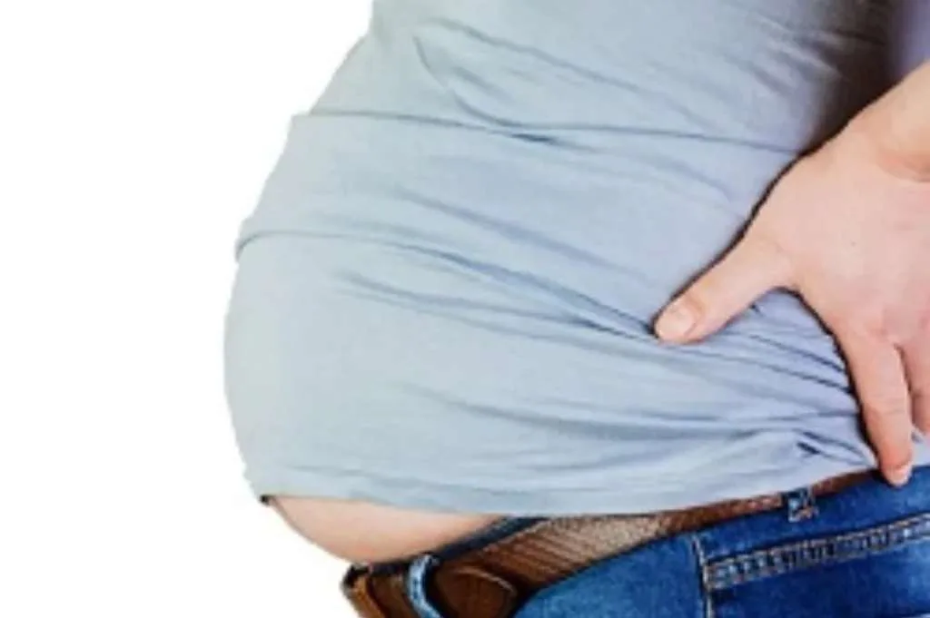 Hindari Kebiasaan Makan Ini agar Perut Tidak Buncit