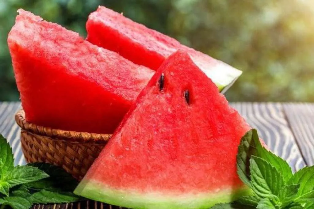 Hindari Kombinasi Semangka dengan Makanan Ini untuk Cegah Gangguan Pencernaan