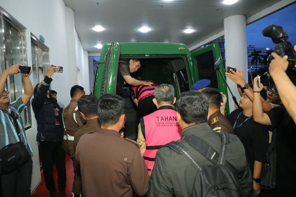 Kejagung Tahan 9 Tersangka Kasus Korupsi Impor Gula 