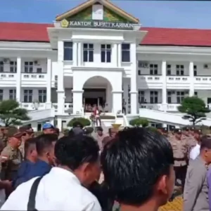 Keuangan Pemda Carut Marut, KPK Diminta Periksa Bupati dan Kepala BKAD Karimun