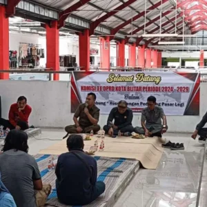 Komisi II DPRD Kota Blitar Bersama Disperindag Audensi Bersama Pedagang Pasar Legi Komisi II DPRD Kota Blitar Bersama Disperindag Audensi Bersama Pedagang Pasar Legi