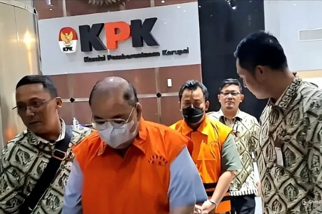 KPK Tahan 2 Tersangka Kasus Korupsi di Lingkungan Pemkot Semarang KPK Tahan 2 Tersangka Kasus Korupsi di Lingkungan Pemkot Semarang
