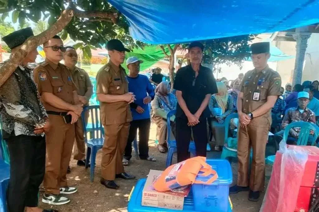 Peduli Warga Korban Kebakaran, Pemkab BS Berikan Bantuan