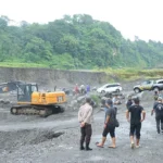 Polres Blitar Kota Tertibkan Tambang Ilegal di Aliran Sungai Kali Bladak