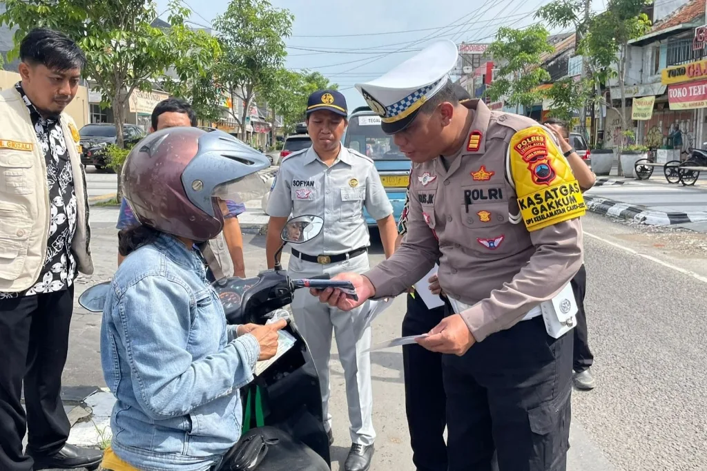 Begini Cara Polres Tegal Kota, Mensosialisasikan Operasi Keselamatan Lalu lintas Candi 2025