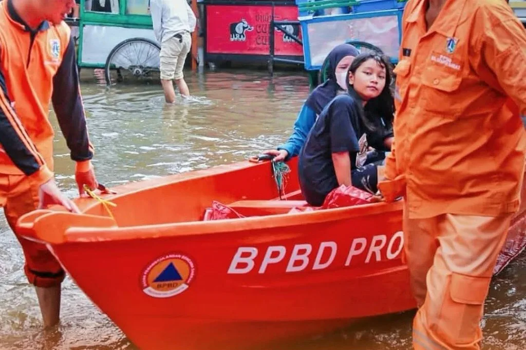 BPBD DKI Jakarta: Warga Pesisir Diminta Waspada Banjir Rob pada 7-13 Februari 2025