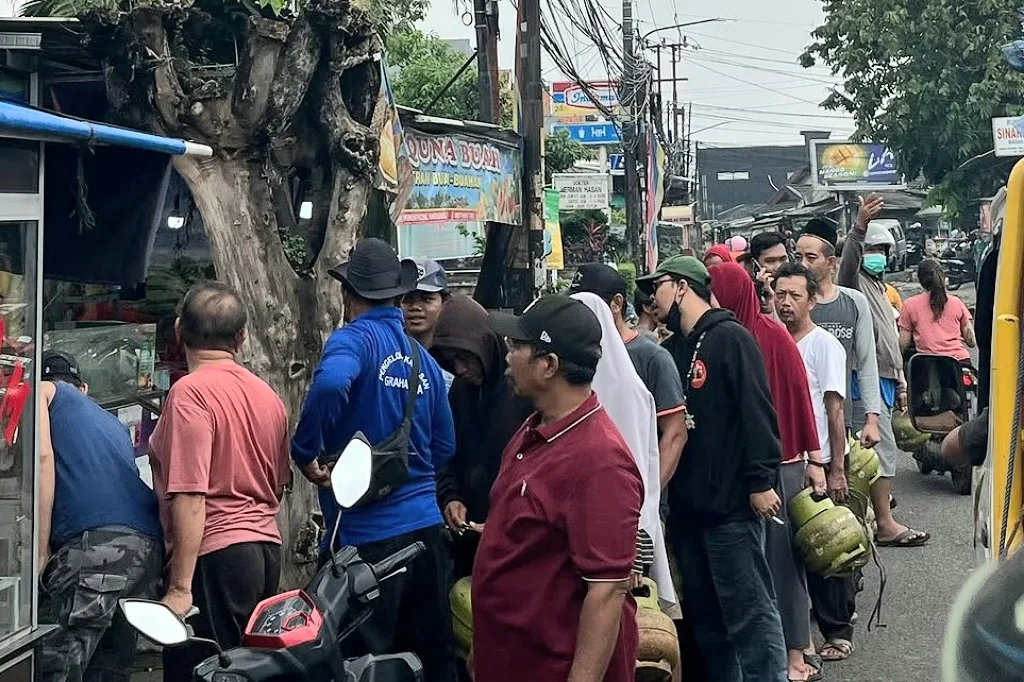 Diduga Kelelahan Antri Gas 3 Kg Sejak Pagi, Seorang Ibu Rumah Tangga Meninggal Dunia