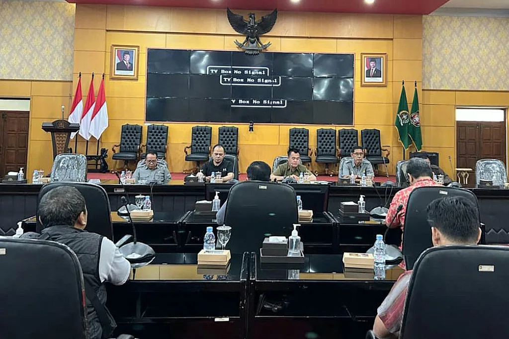 DPRD Kota Blitar: Beri Waktu Sepekan Pada Paguyuban Pedagang Sport Center Untuk Selesaikan Masalah