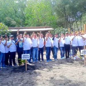 Hari Peduli Sampah Nasional, Perum Perhutani KPH dan Kejari Kab.Blitar Lakukan Bersih-Bersih