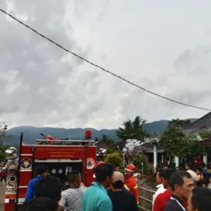 Kebakaran Hanguskan Rumah Warga Gunung Alam, Kerugian Ratusan Juta Kebakaran Hanguskan Rumah Warga Gunung Alam, Kerugian Ratusan Juta