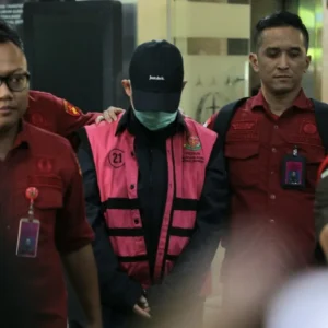 Kejagung Tahan Tersangka ASB Dalam Perkara Kasus Korupsi Impor Gula Kejagung Tahan Tersangka ASB Dalam Perkara Kasus Korupsi Impor Gula