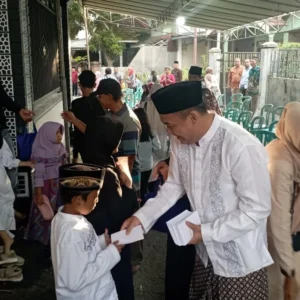 Ketua Komisi II DPRD Kota Blitar Gelar Satunan Anak Yatim dan Istighosah di Tanjungsari Ketua Komisi II DPRD Kota Blitar Gelar Satunan Anak Yatim dan Istighosah di Tanjungsari