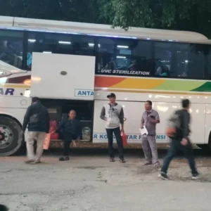 Lonjakan Penumpang Menjelang Ramadhan di Agen Bus Sinar Jaya Mampang