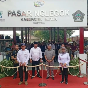 Mendag Dr. Budi Santoso Didampingi Bupati Blitar Resmikan Pasar Nglegok