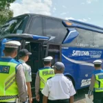 Periksa Kesehatan Pengemudi Bus, Satlantas Polres Pekalongan dan Tim Gabungan Lakukan Ramp Check