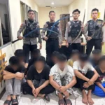 Polisi Bubarkan Aksi Tawuran di Gropet Jakbar, 10 Remaja dan Sajam Diamankan