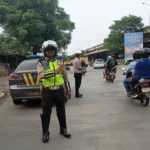 Satlantas Lakukan Pencegahan Pelanggaran Lawan Arus di Pintu Air Cengkareng Jakbar
