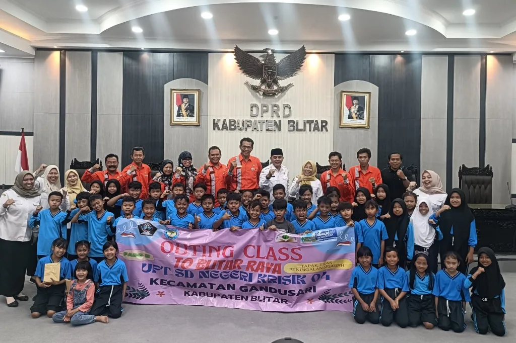 UPT SDN Krisik 04 Kecamatan Gandusari Outing Class di DPRD Kabupaten Blitar