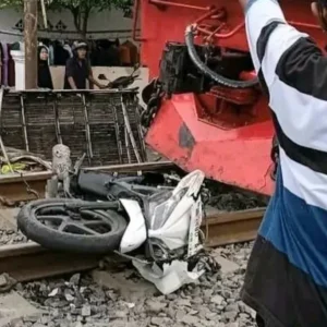 Usai Bercerai Dengan Istri, Seorang Pria Akhiri Hidupnya di Rel Kereta Api Usai Bercerai Dengan Istri, Seorang Pria Akhiri Hidupnya di Rel Kereta Api