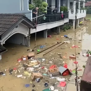 Banjir Jakarta Meluas: Air Kali Ciliwung, Pesanggrahan, dan Krukut Meluap Banjir Jakarta Meluas: Air Kali Ciliwung, Pesanggrahan, dan Krukut Meluap