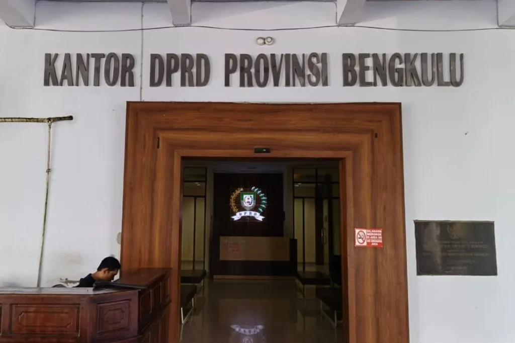 Baru 3 Bulan Menjabat Bendahara DPRD Provinsi Bengkulu Diganti, Kabarnya Ada Selisih Anggaran Rp300 juta