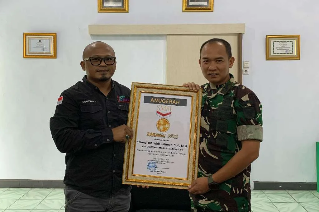 Dandim 0407 Kota Bengkulu Dapat Anugerah Sahabat Pers dari SMSI