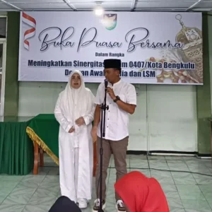 Dandim 0407 Kota Bengkulu Dapat Kejutan Saat Buka Bersama Dengan Insan Pers dan LSM Dandim 0407 Kota Bengkulu Dapat Kejutan Saat Buka Bersama Dengan Insan Pers dan LSM