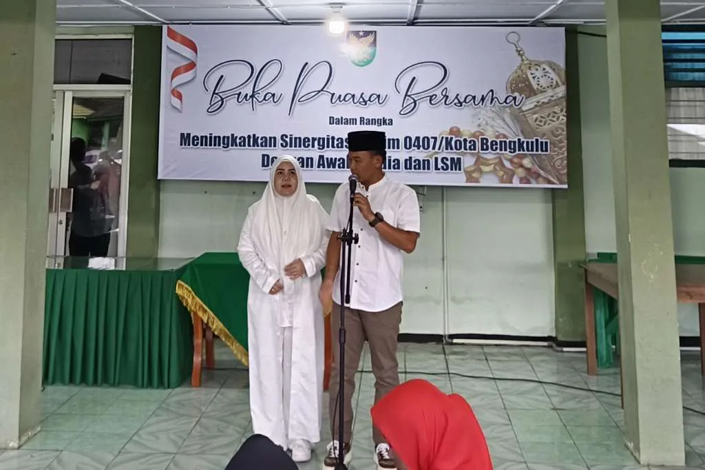 Dandim 0407 Kota Bengkulu Dapat Kejutan Saat Buka Bersama Dengan Insan Pers dan LSM Dandim 0407 Kota Bengkulu Dapat Kejutan Saat Buka Bersama Dengan Insan Pers dan LSM