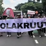 Demonstrasi Revisi UU TNI: Mahasiswa dan Masyarakat Bersatu di Senayan