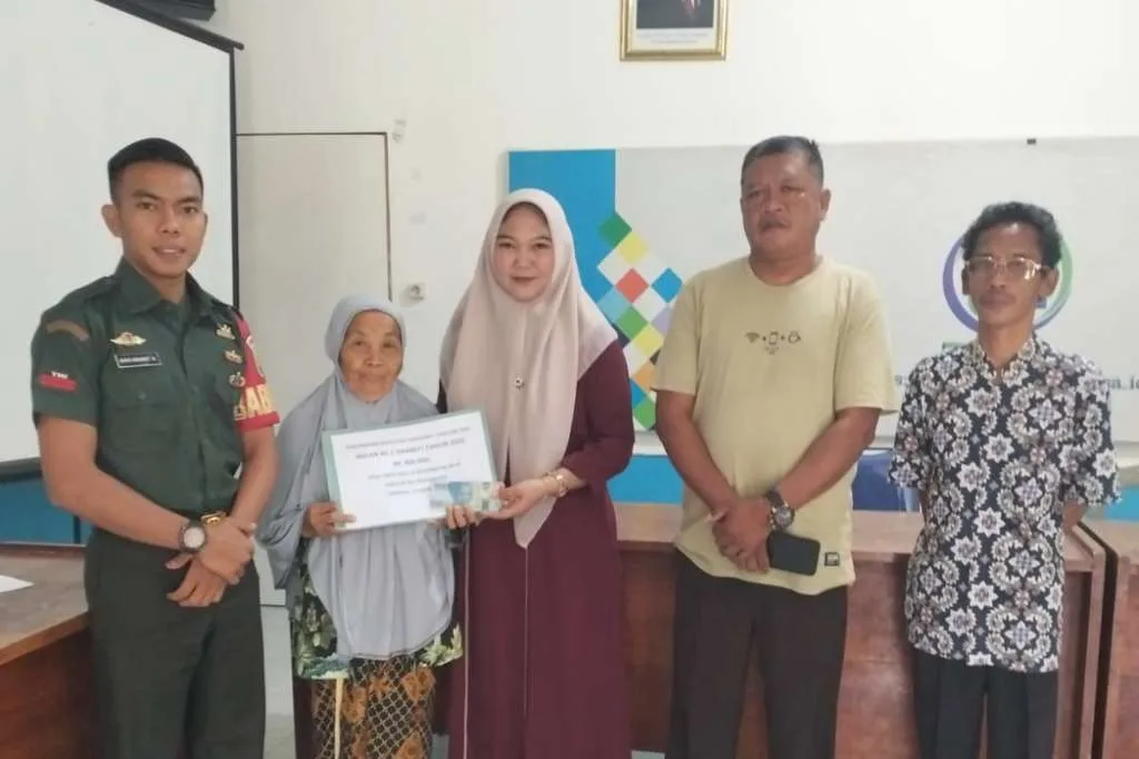 Desa Tirta Mulya Salurkan Bantuan BLT DD ke Warga Miskin Ekstrem