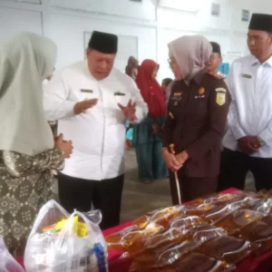 Desa Tanjung Jaya Jadi Lokasi Safari Ramadan, Kades: Berkah Tersendiri Bagi Desa Gelar Pasar Murah, Bupati Mukomuko Bagikan Sembako Gratis Untuk Lansia