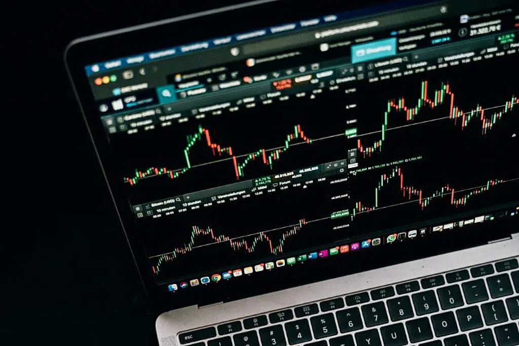 Investor Alihkan Investasi ke Obligasi, IHSG Terkapar Ditengah Buruknya Kebijakan Ekonomi
