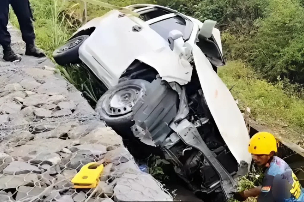 KA Batara Kresna Tabrak Mobil Sigra: 4 Warga Jakarta Tewas dalam Perjalanan Mudik