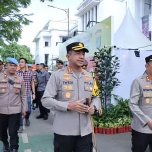 Kapolres Metro Jakarta Barat Pastikan Keamanan Malam Takbiran di Kota Tua Kapolres Metro Jakarta Barat Pastikan Keamanan Malam Takbiran di Kota Tua