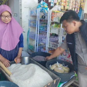 Kasat Reskrim Polres Lebong Pastikan Bahan Pokok Cukup Sampai Lebaran Kasat Reskrim Polres Lebong Pastikan Bahan Pokok Cukup Sampai Lebaran