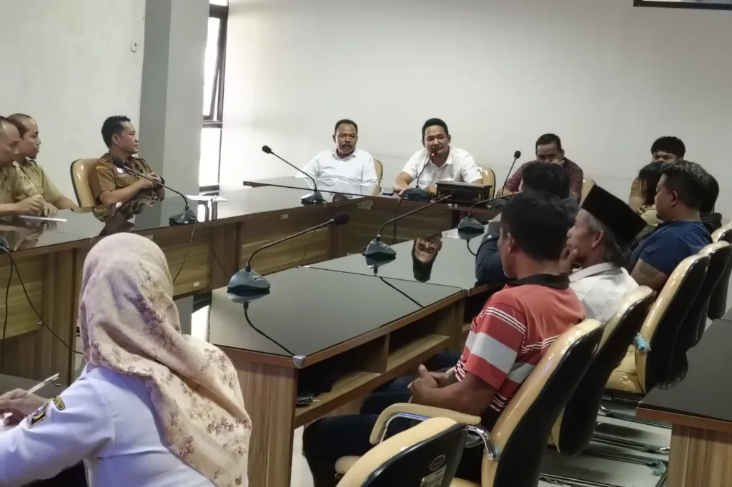 Komisi lll DPRD Kabupaten Blitar Gelar Audensi Bersama Penambang Pasir dan Pedagang